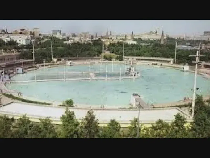 Featured image of post Tutologia: Moskva - GIGANTE piscina do Stalinismo sobre igreja e quando agnosticismo é fraudulento
